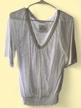 Mudd c. 2005 White V-Neck Short Sleeve Top Bubble Hem XL